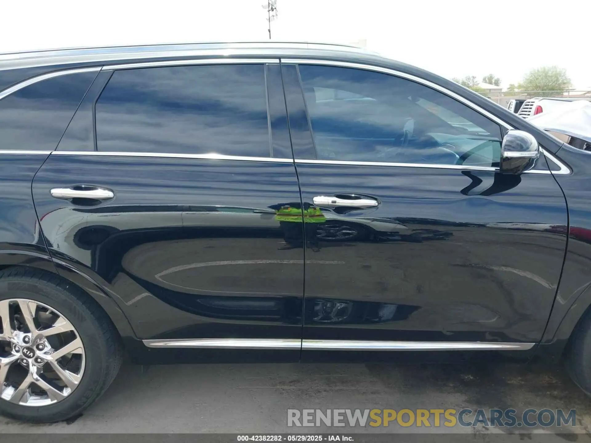 13 Photograph of a damaged car 5XYPK4A51KG525088 KIA SORENTO 2019