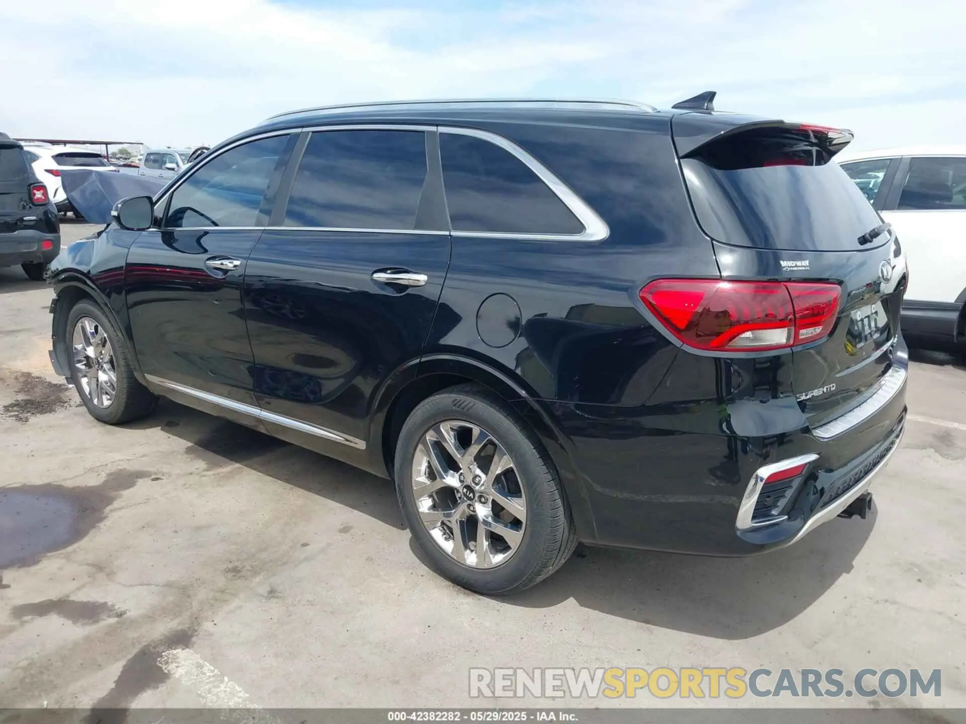 3 Photograph of a damaged car 5XYPK4A51KG525088 KIA SORENTO 2019