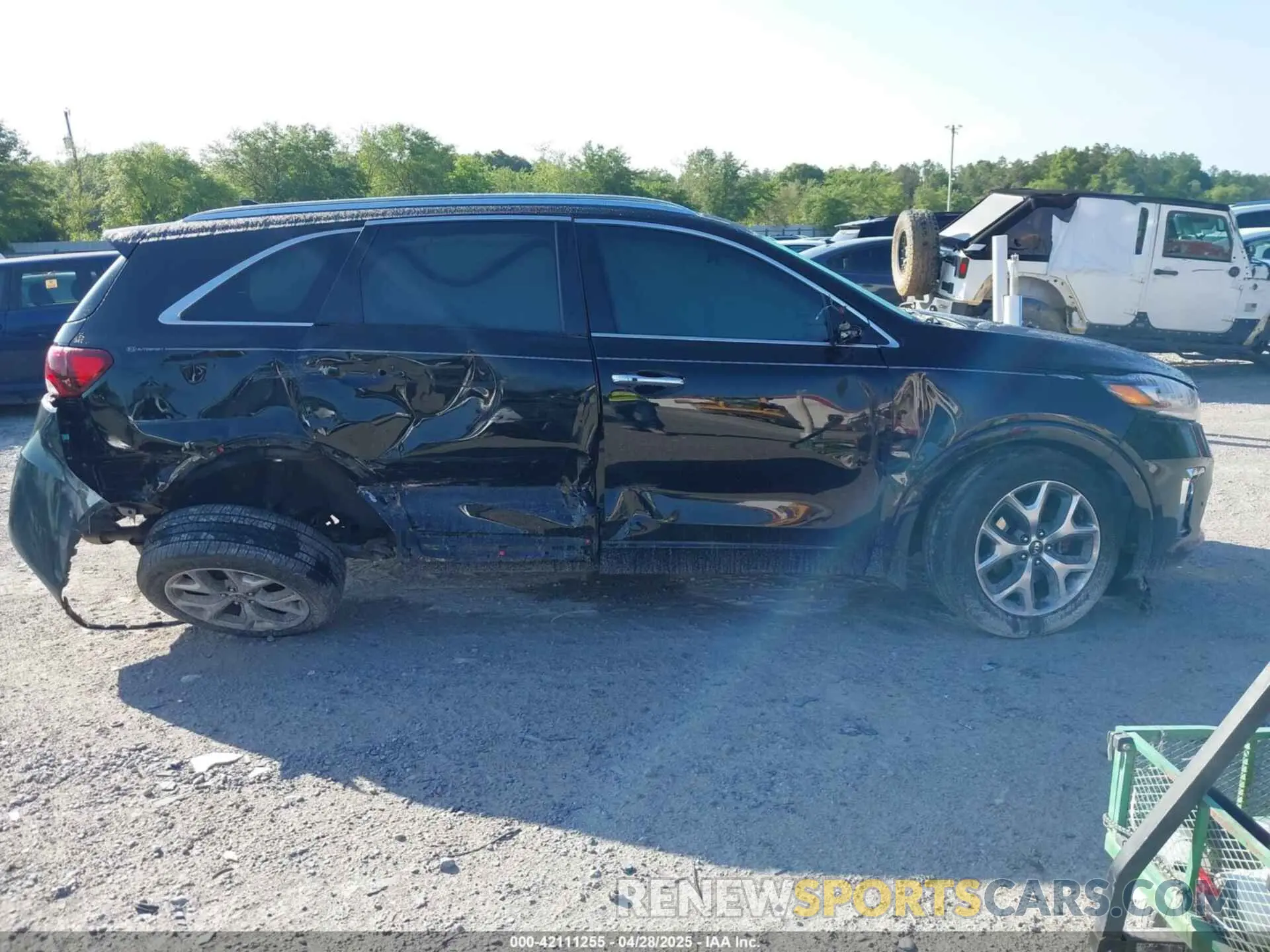 14 Photograph of a damaged car 5XYPK4A51KG553747 KIA SORENTO 2019