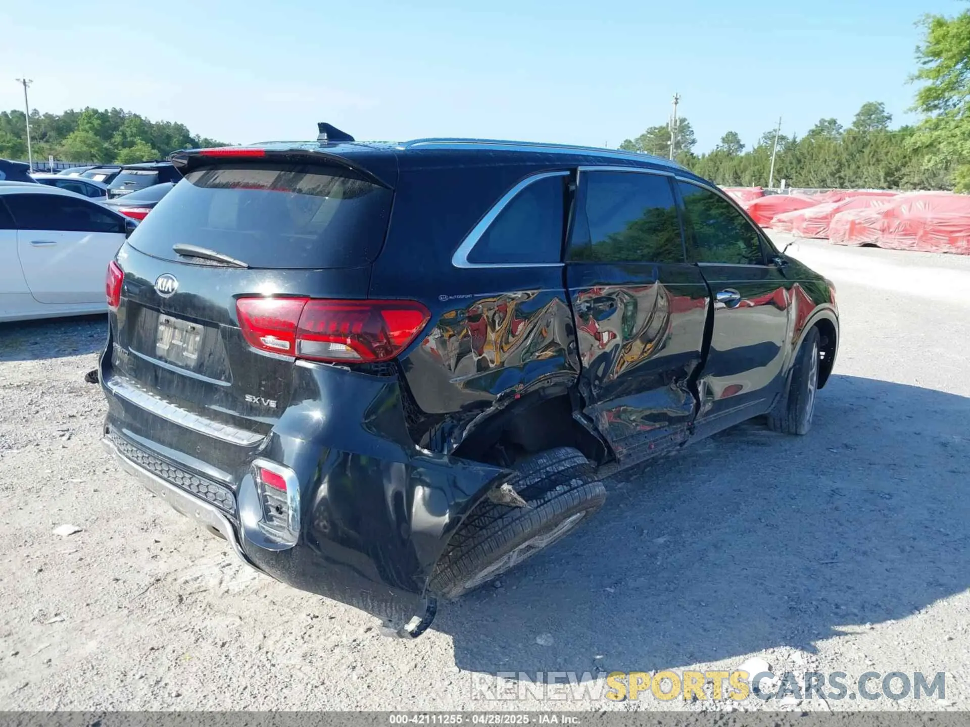 4 Photograph of a damaged car 5XYPK4A51KG553747 KIA SORENTO 2019