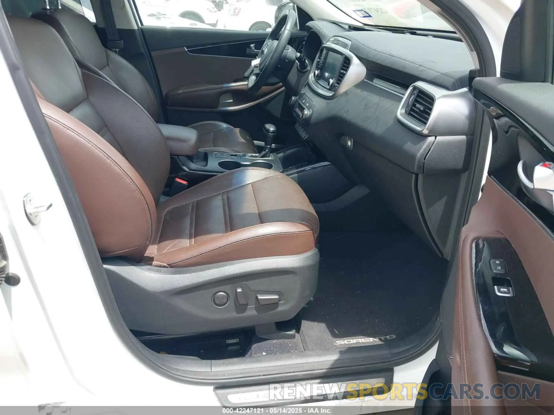 5 Photograph of a damaged car 5XYPK4A52KG450109 KIA SORENTO 2019