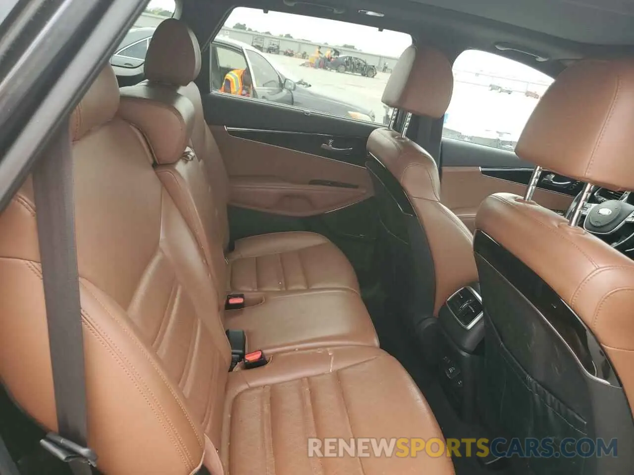 11 Photograph of a damaged car 5XYPK4A52KG465791 KIA SORENTO 2019