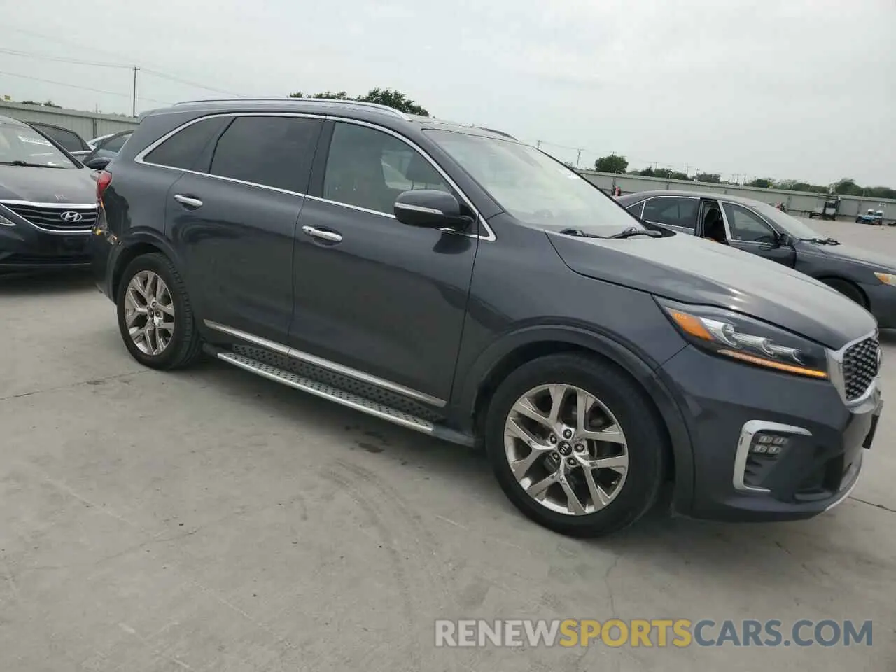 4 Photograph of a damaged car 5XYPK4A52KG465791 KIA SORENTO 2019