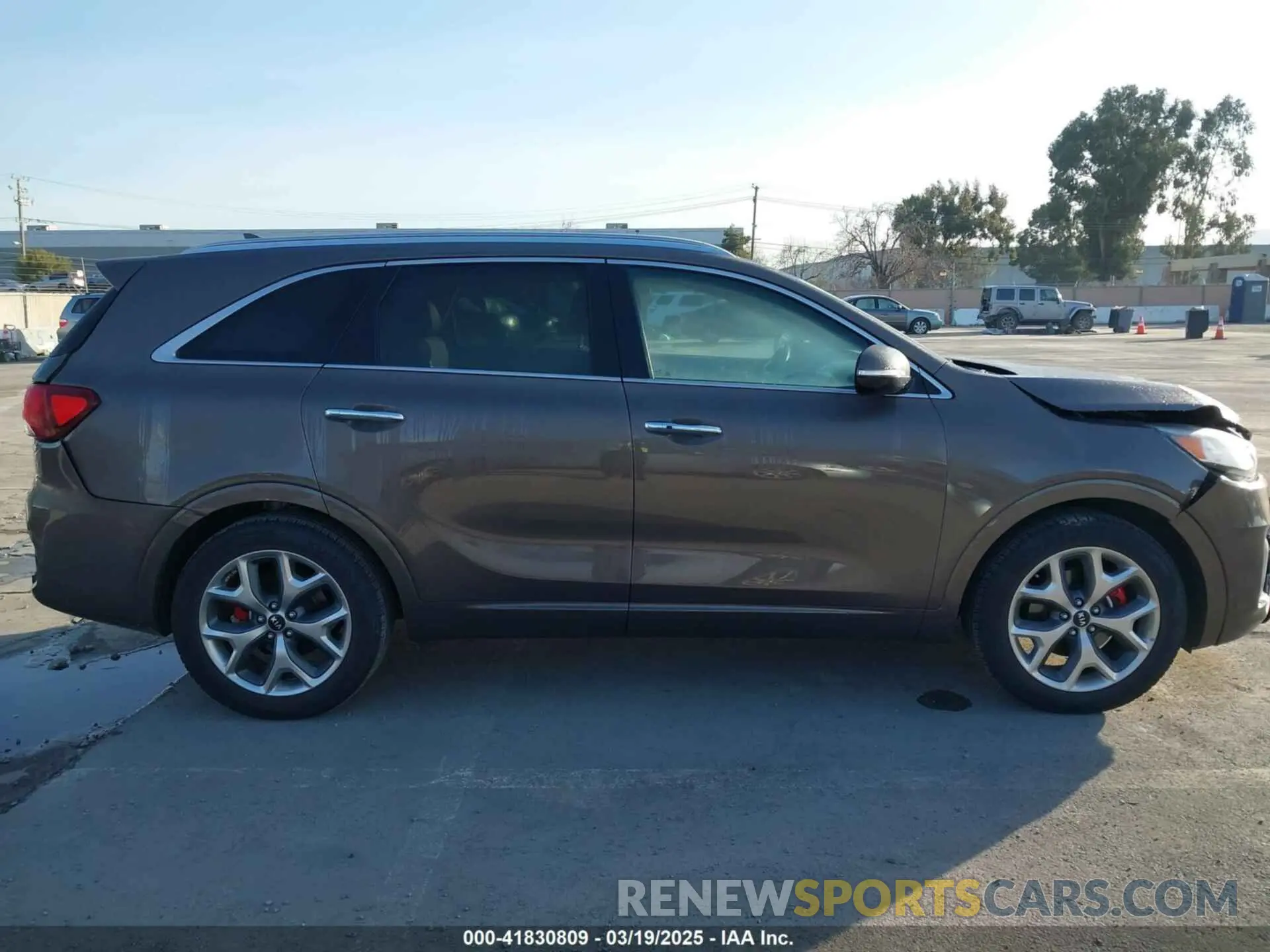 13 Photograph of a damaged car 5XYPK4A52KG478637 KIA SORENTO 2019