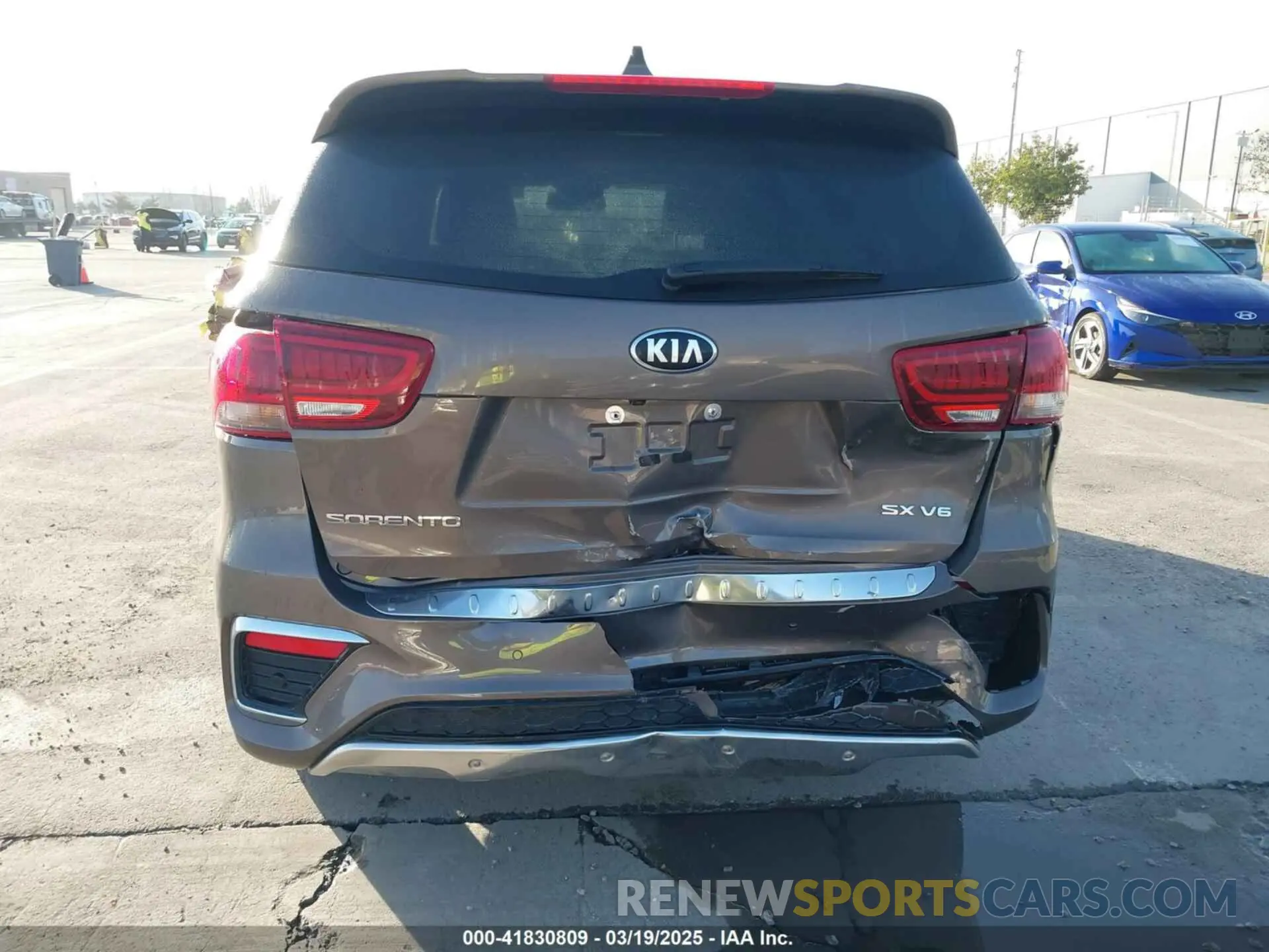 16 Photograph of a damaged car 5XYPK4A52KG478637 KIA SORENTO 2019