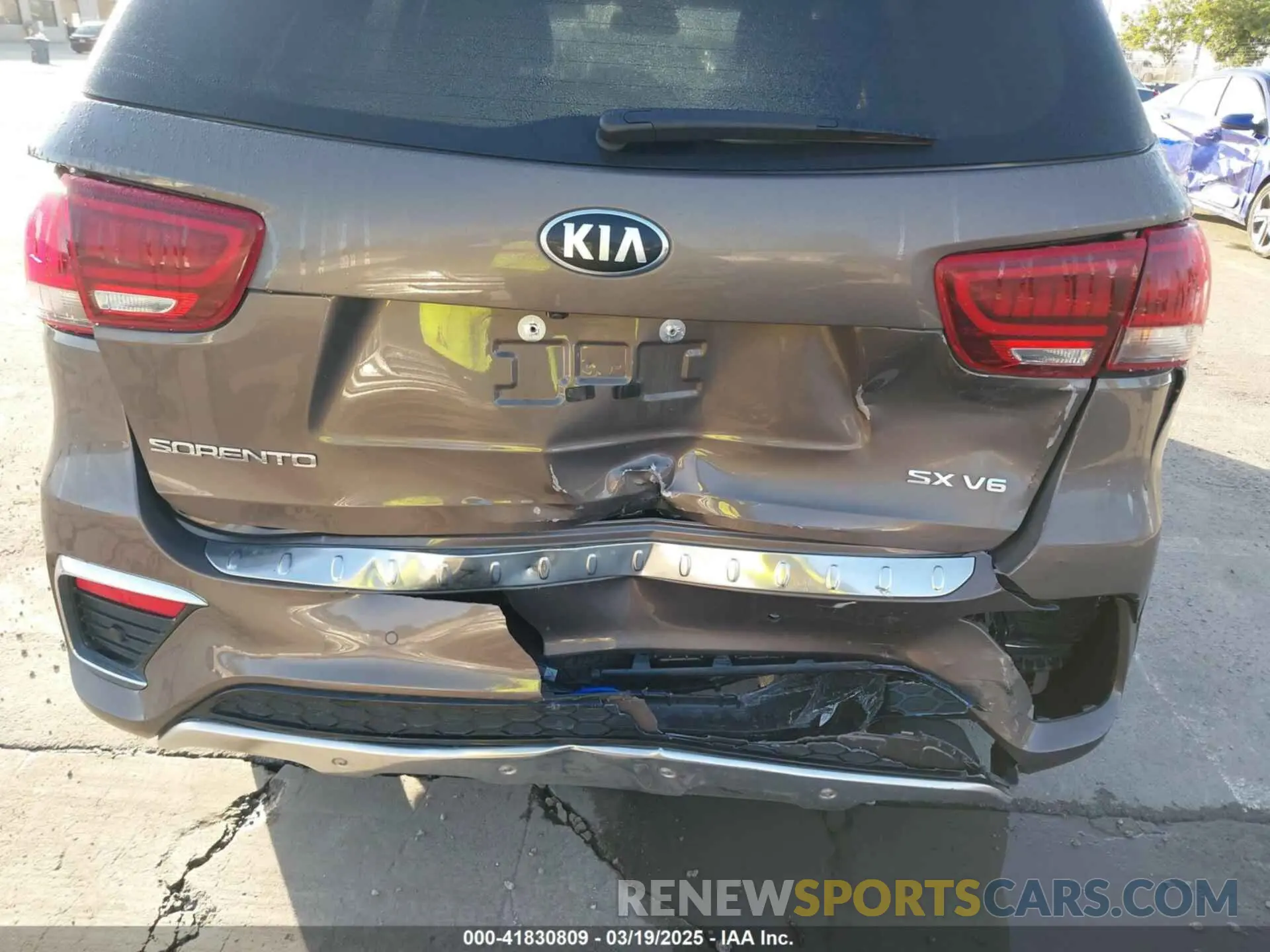 17 Photograph of a damaged car 5XYPK4A52KG478637 KIA SORENTO 2019