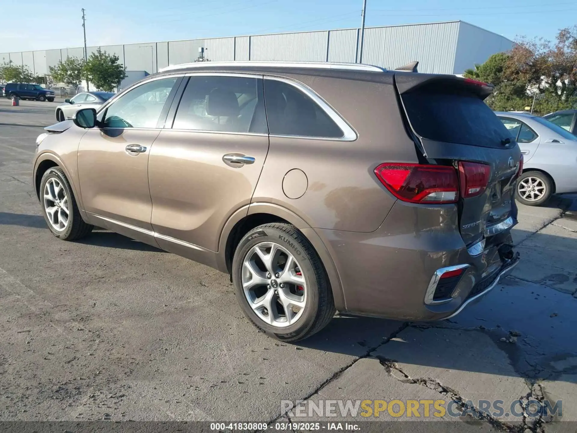 3 Photograph of a damaged car 5XYPK4A52KG478637 KIA SORENTO 2019