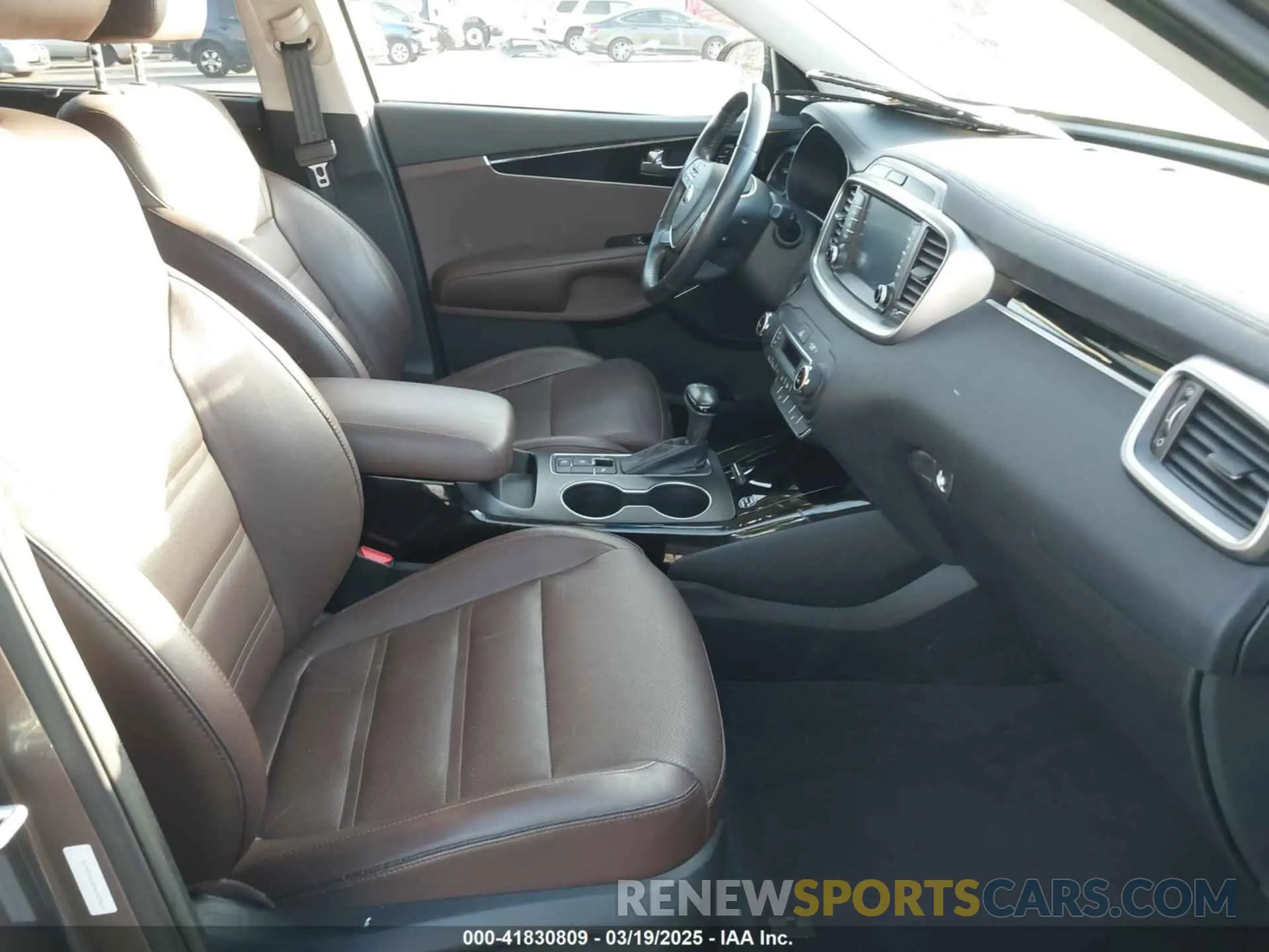 5 Photograph of a damaged car 5XYPK4A52KG478637 KIA SORENTO 2019