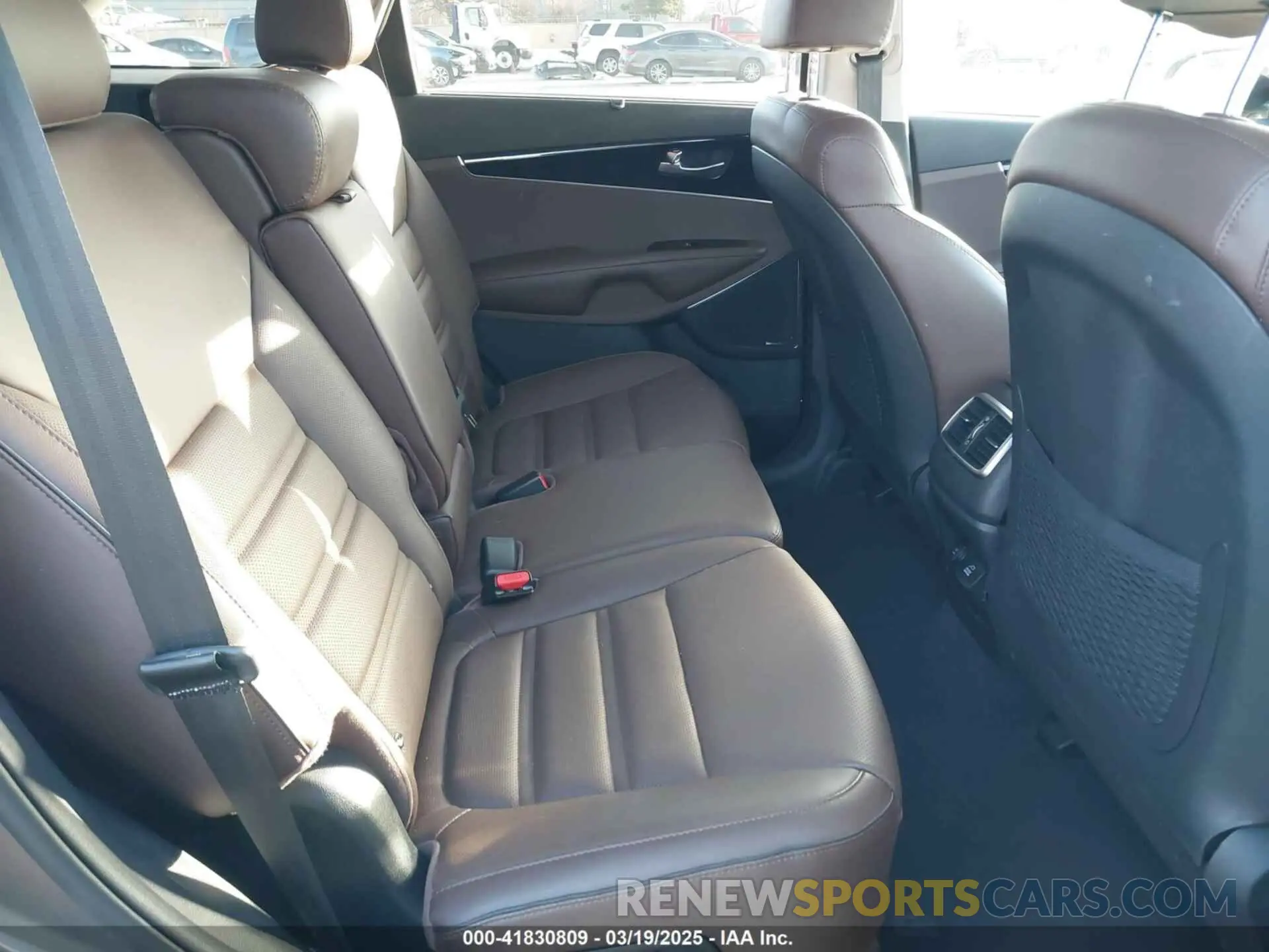 8 Photograph of a damaged car 5XYPK4A52KG478637 KIA SORENTO 2019