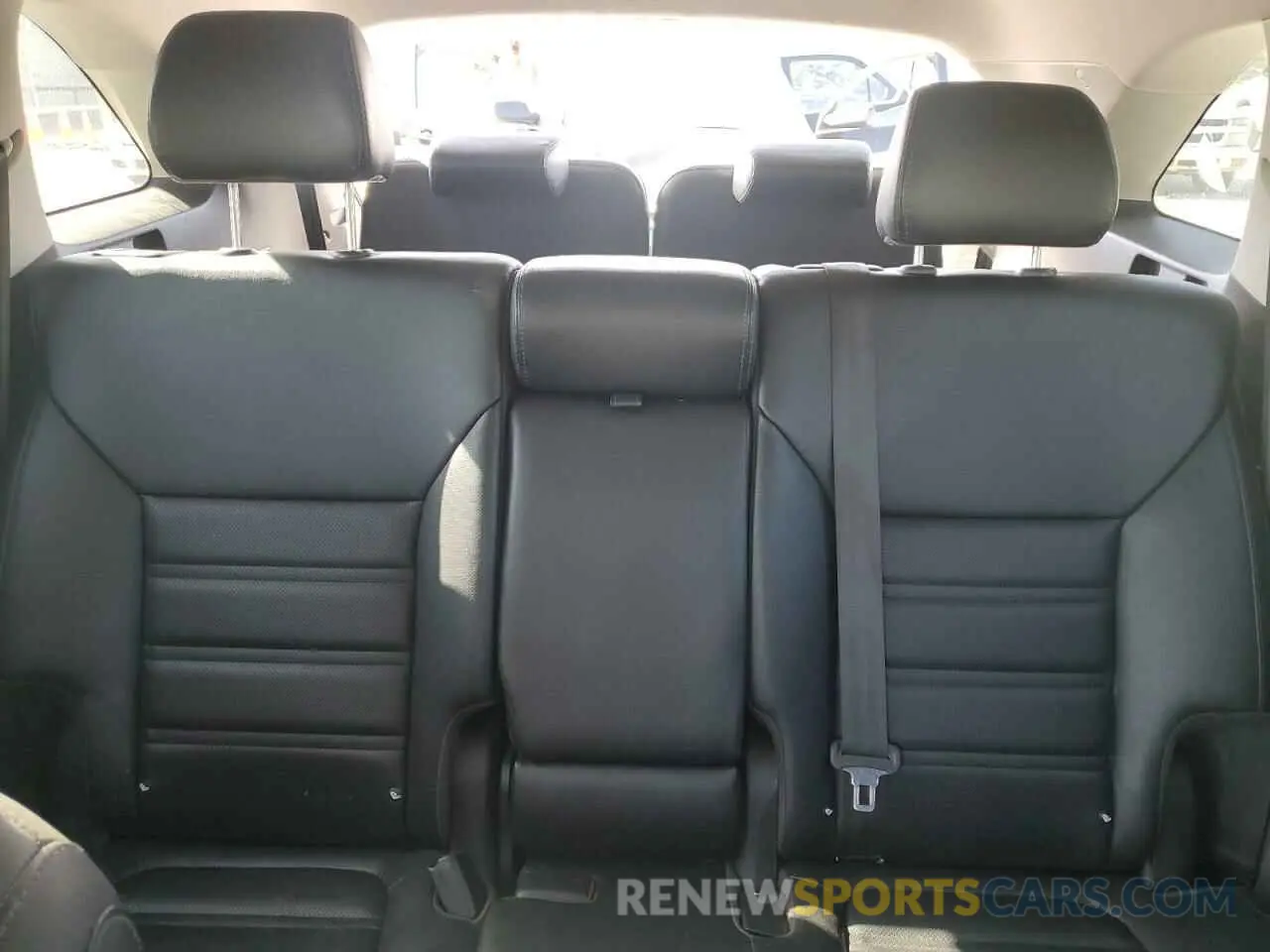 10 Photograph of a damaged car 5XYPK4A54KG504607 KIA SORENTO 2019