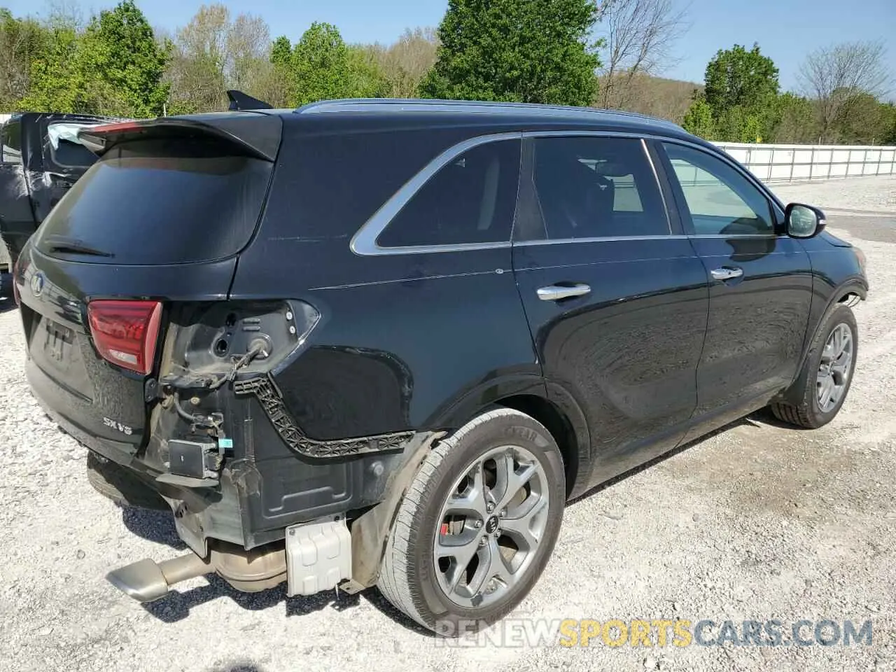 3 Photograph of a damaged car 5XYPK4A54KG504607 KIA SORENTO 2019