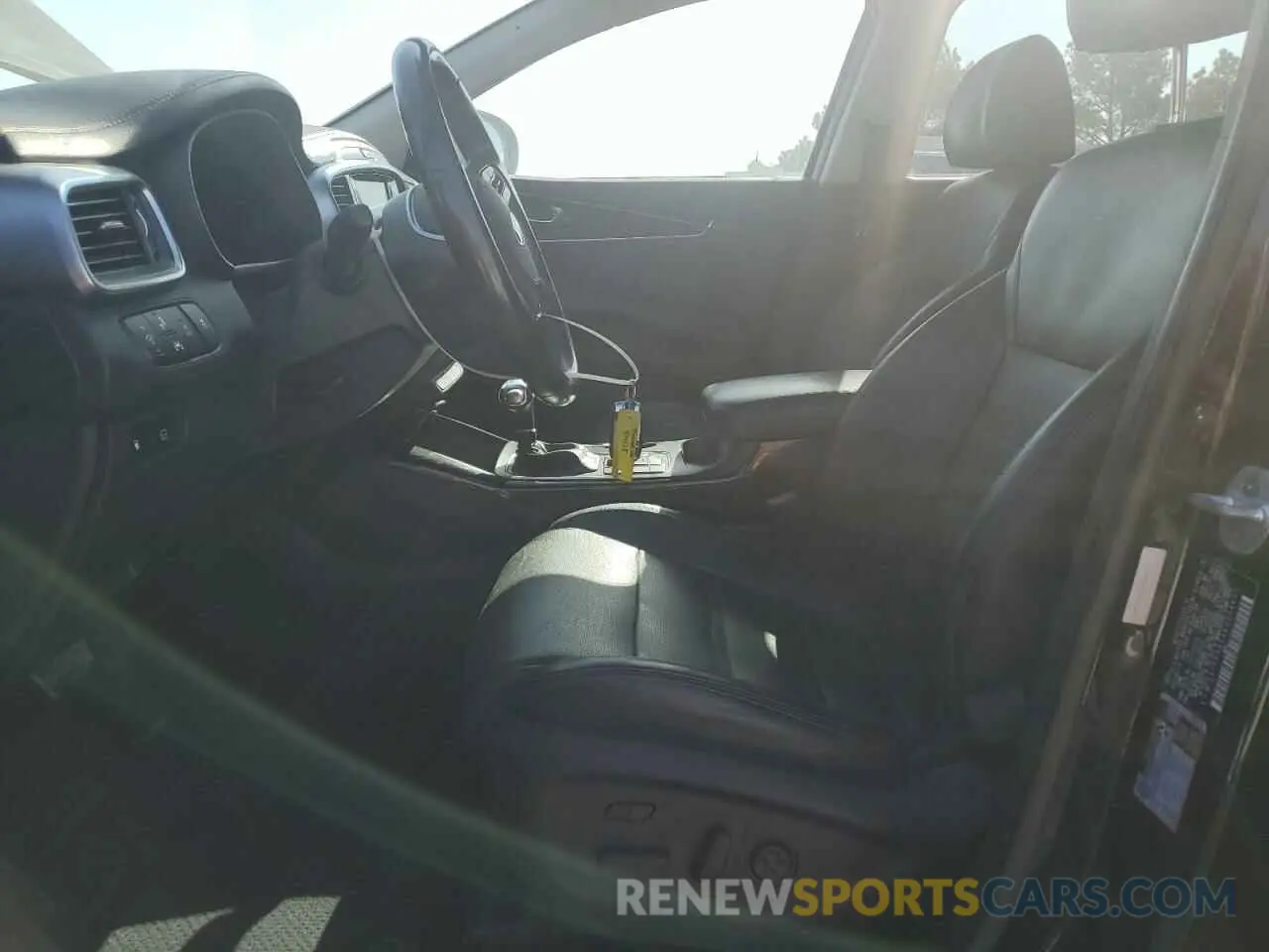 7 Photograph of a damaged car 5XYPK4A54KG504607 KIA SORENTO 2019