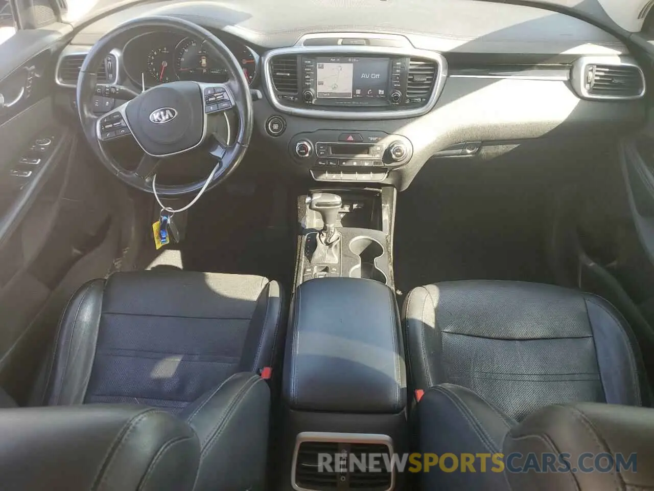 8 Photograph of a damaged car 5XYPK4A54KG504607 KIA SORENTO 2019
