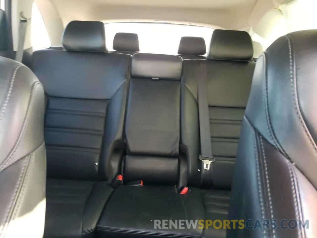 10 Photograph of a damaged car 5XYPK4A55KG434678 KIA SORENTO 2019