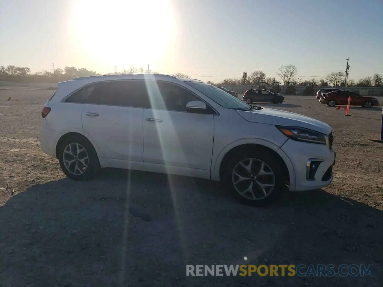 4 Photograph of a damaged car 5XYPK4A55KG434678 KIA SORENTO 2019