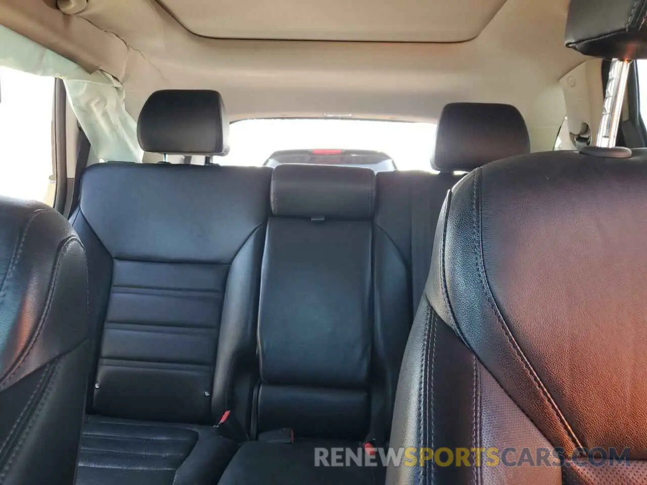 10 Photograph of a damaged car 5XYPK4A56KG528438 KIA SORENTO 2019