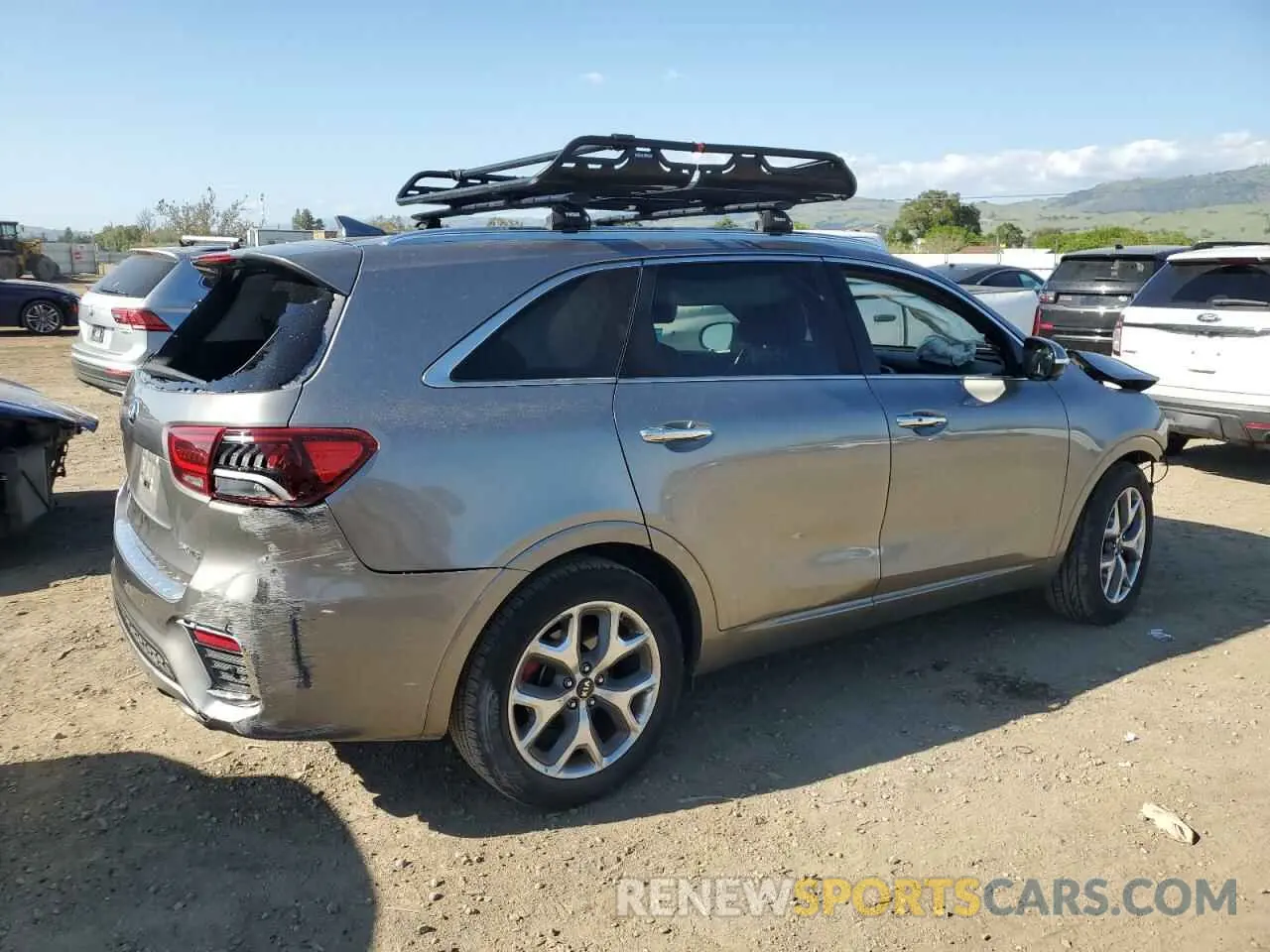 3 Photograph of a damaged car 5XYPK4A56KG528438 KIA SORENTO 2019