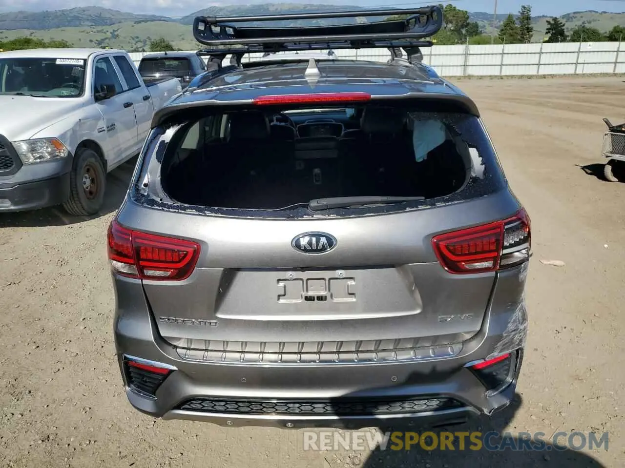 6 Photograph of a damaged car 5XYPK4A56KG528438 KIA SORENTO 2019