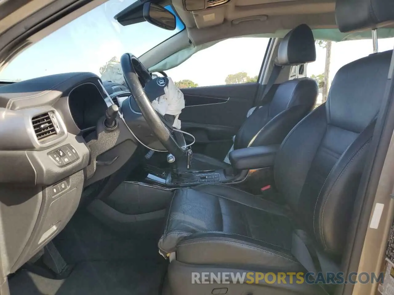 7 Photograph of a damaged car 5XYPK4A56KG528438 KIA SORENTO 2019