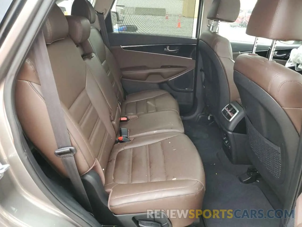 11 Photograph of a damaged car 5XYPKDA53KG505814 KIA SORENTO 2019