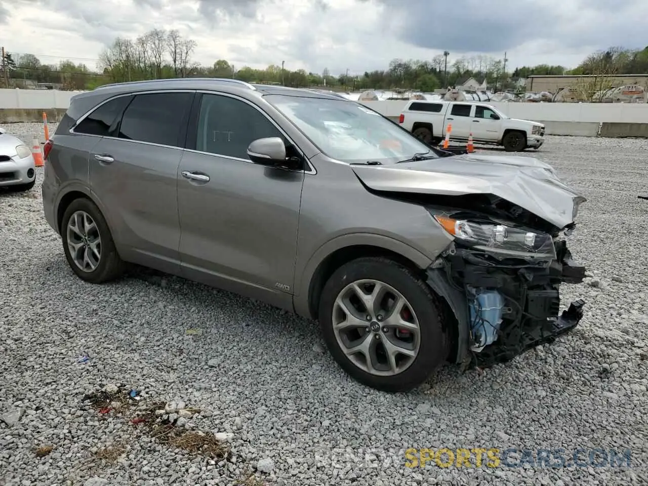 4 Photograph of a damaged car 5XYPKDA53KG505814 KIA SORENTO 2019
