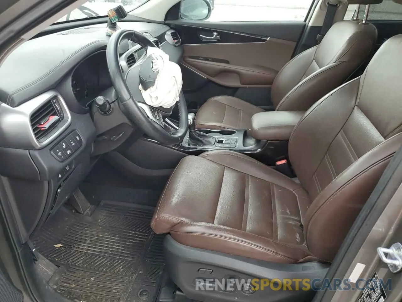 7 Photograph of a damaged car 5XYPKDA53KG505814 KIA SORENTO 2019