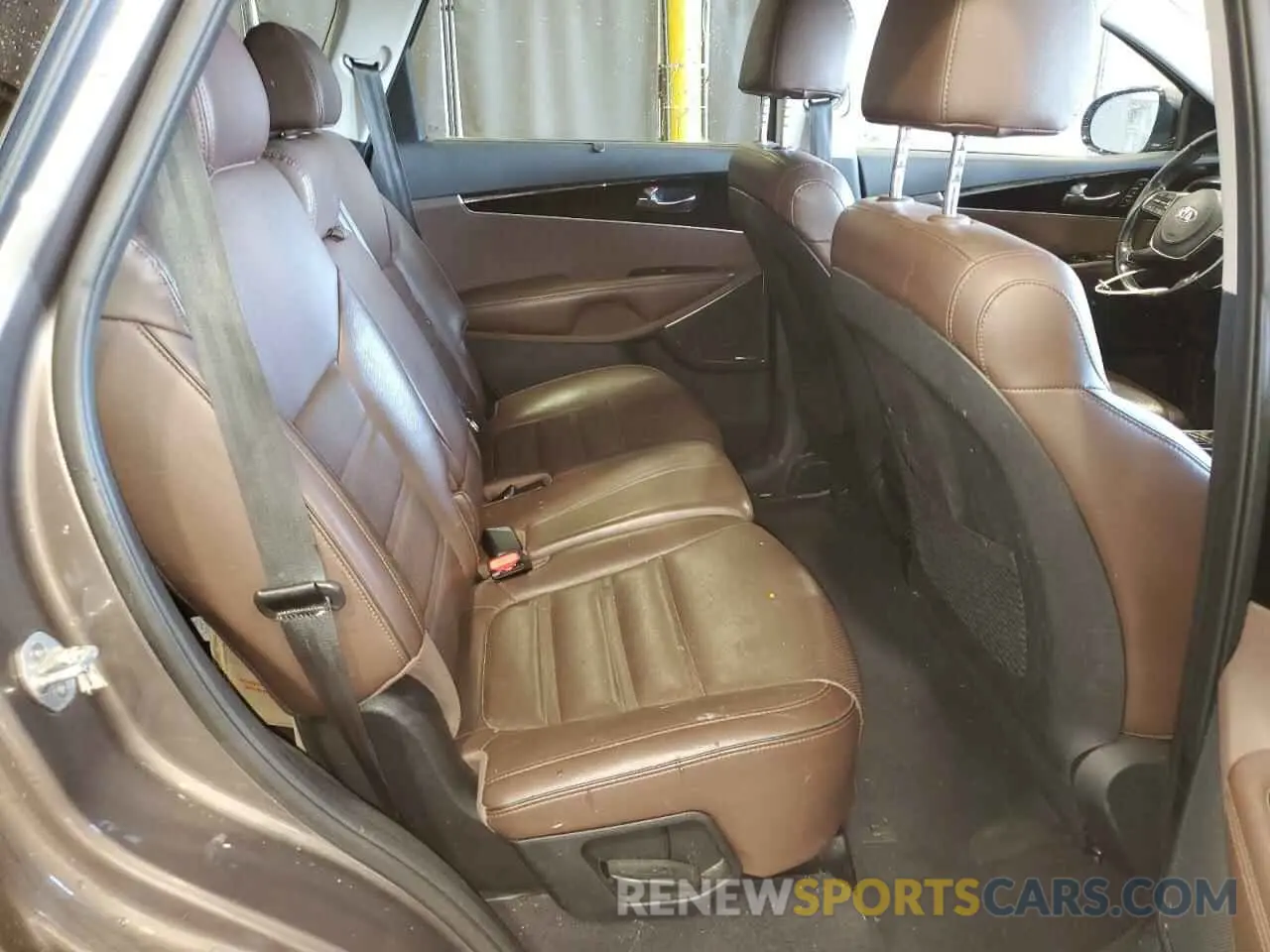 10 Photograph of a damaged car 5XYPKDA55KG444580 KIA SORENTO 2019