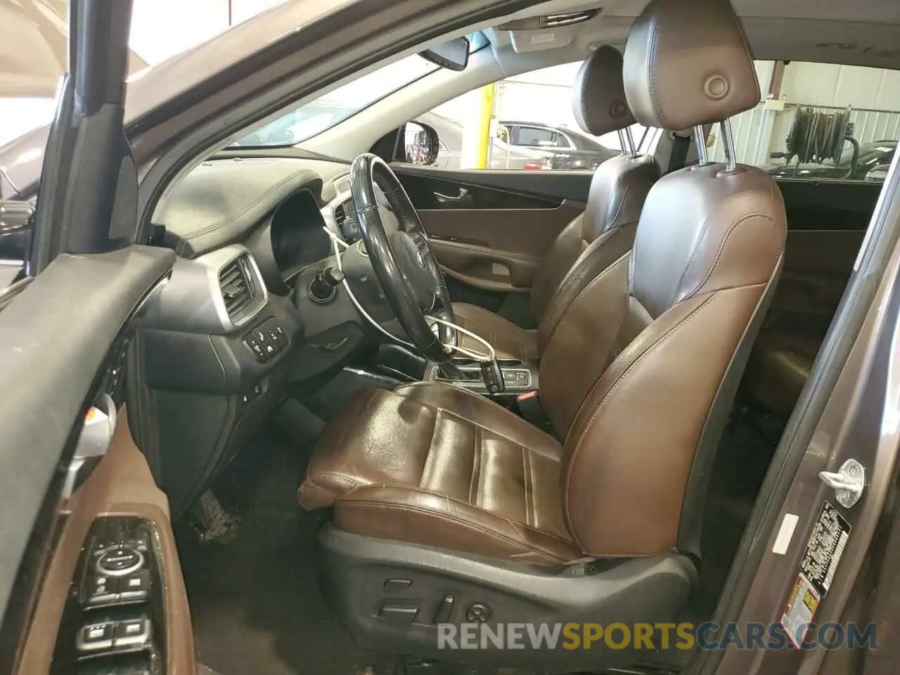 7 Photograph of a damaged car 5XYPKDA55KG444580 KIA SORENTO 2019