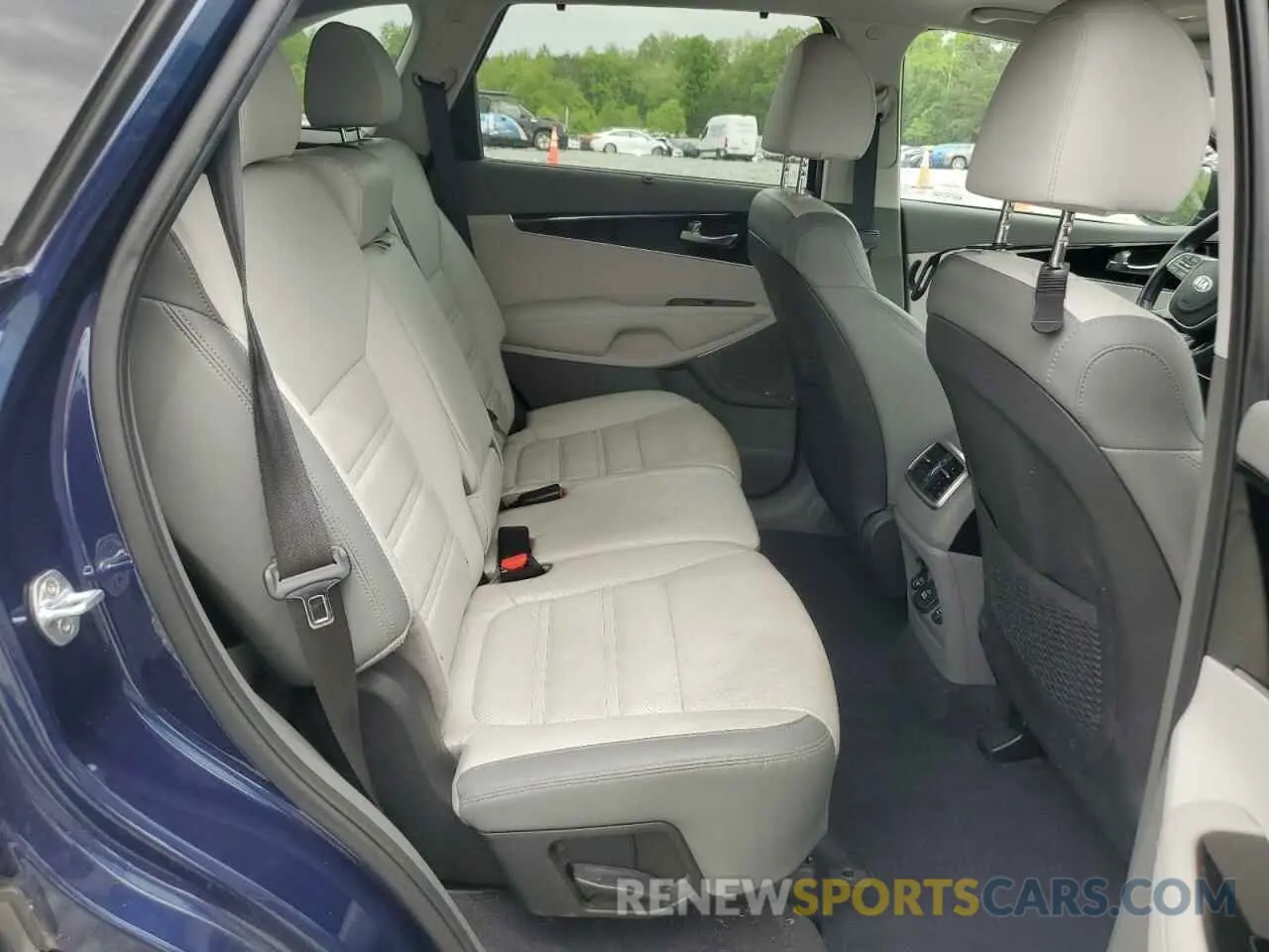11 Photograph of a damaged car 5XYPKDA56KG477989 KIA SORENTO 2019