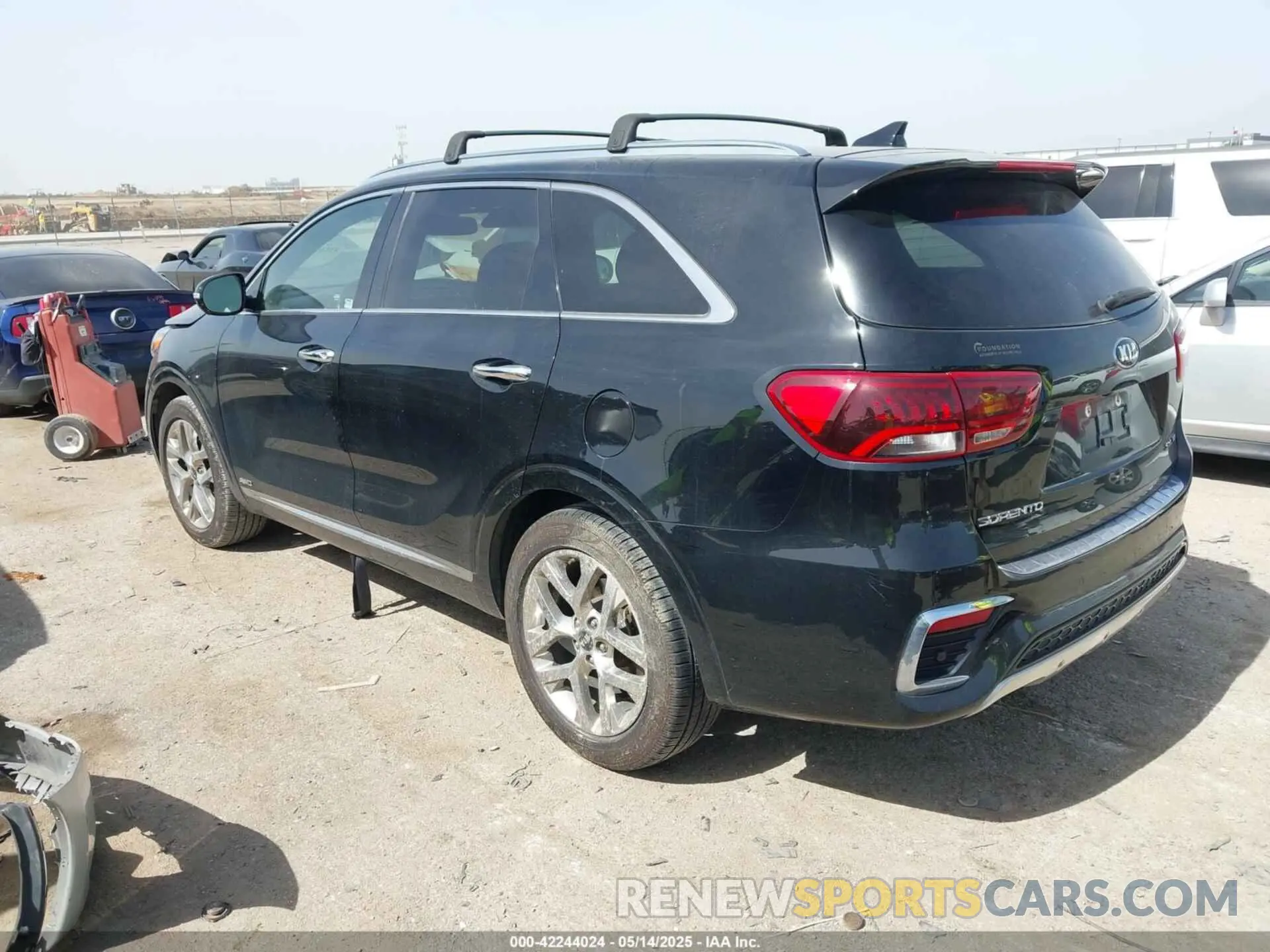3 Photograph of a damaged car 5XYPKDA56KG544039 KIA SORENTO 2019