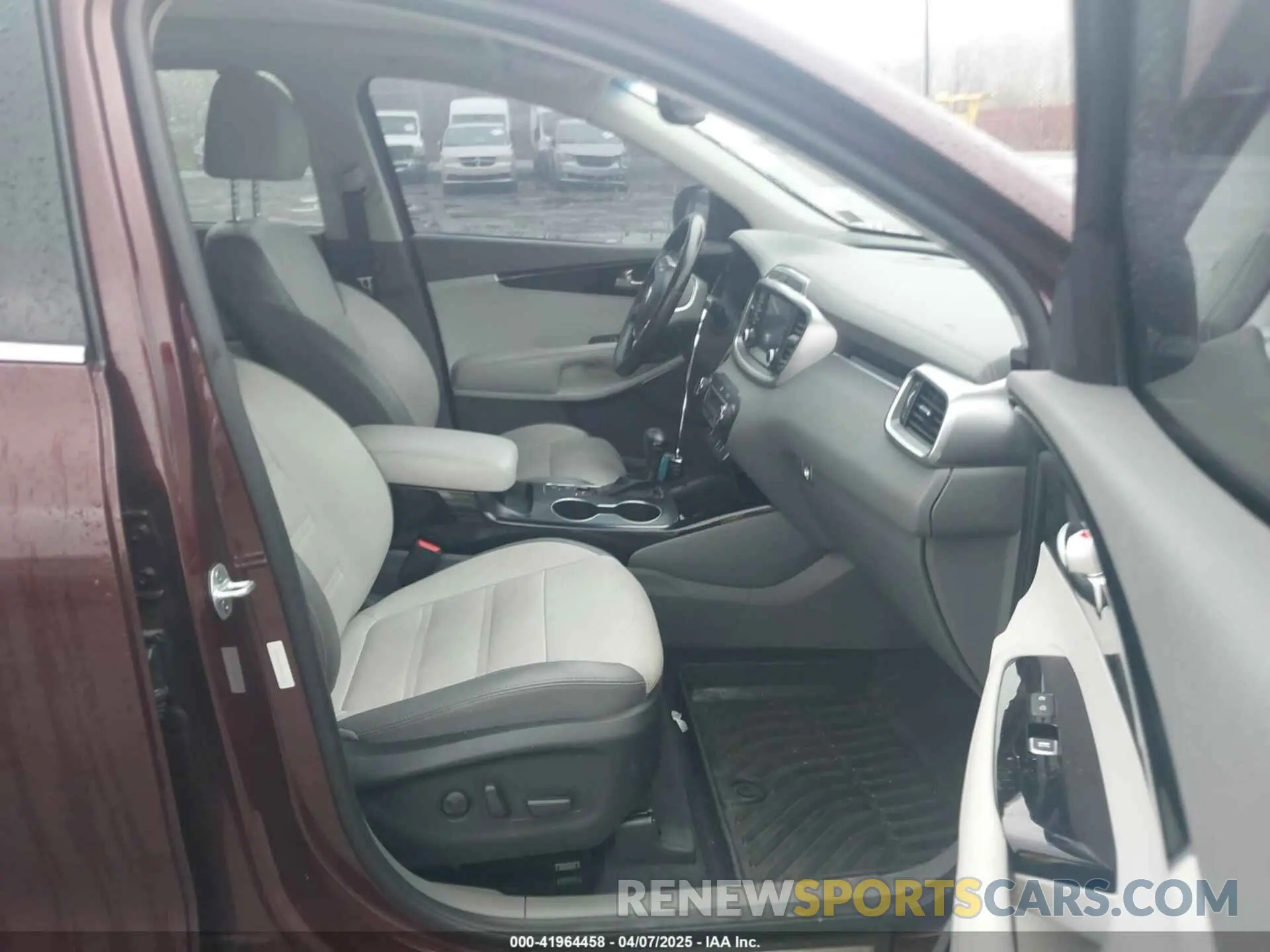 5 Photograph of a damaged car 5XYPKDA57KG533275 KIA SORENTO 2019