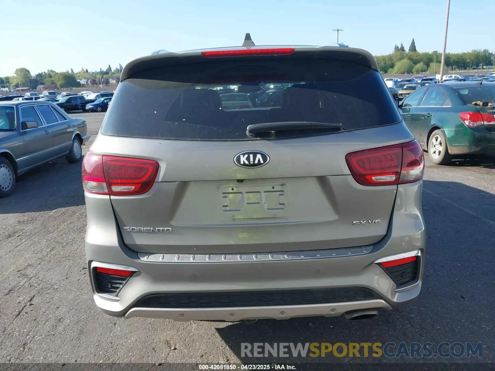 16 Photograph of a damaged car 5XYPKDA57KG534944 KIA SORENTO 2019