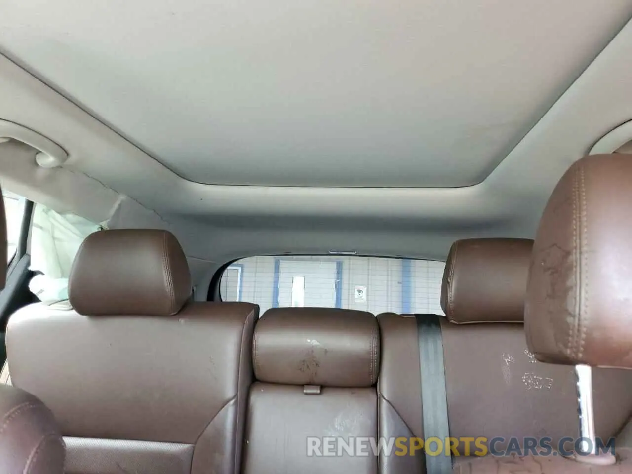10 Photograph of a damaged car 5XYPKDA57KG537438 KIA SORENTO 2019