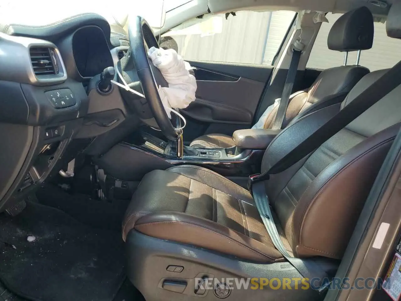 7 Photograph of a damaged car 5XYPKDA57KG537438 KIA SORENTO 2019
