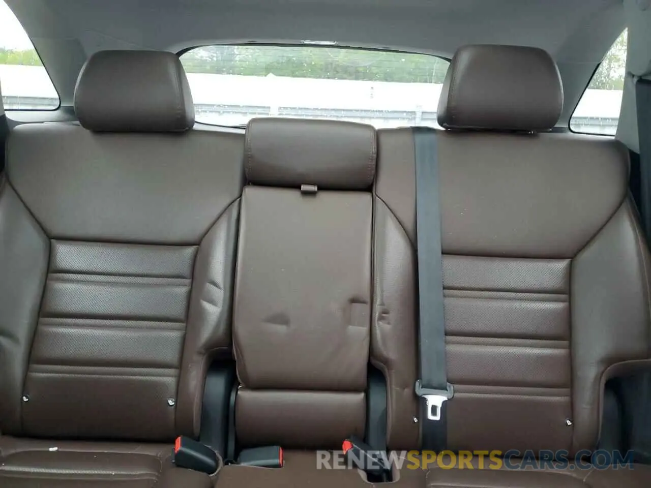 10 Photograph of a damaged car 5XYPKDA5XKG494410 KIA SORENTO 2019