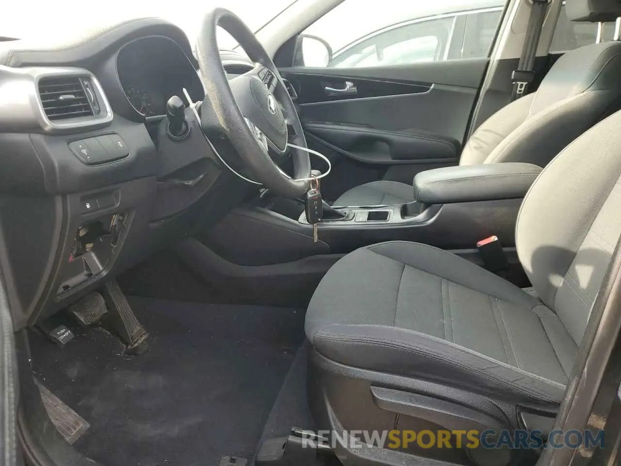 7 Photograph of a damaged car 5XYPG4A30LG623658 KIA SORENTO 2020