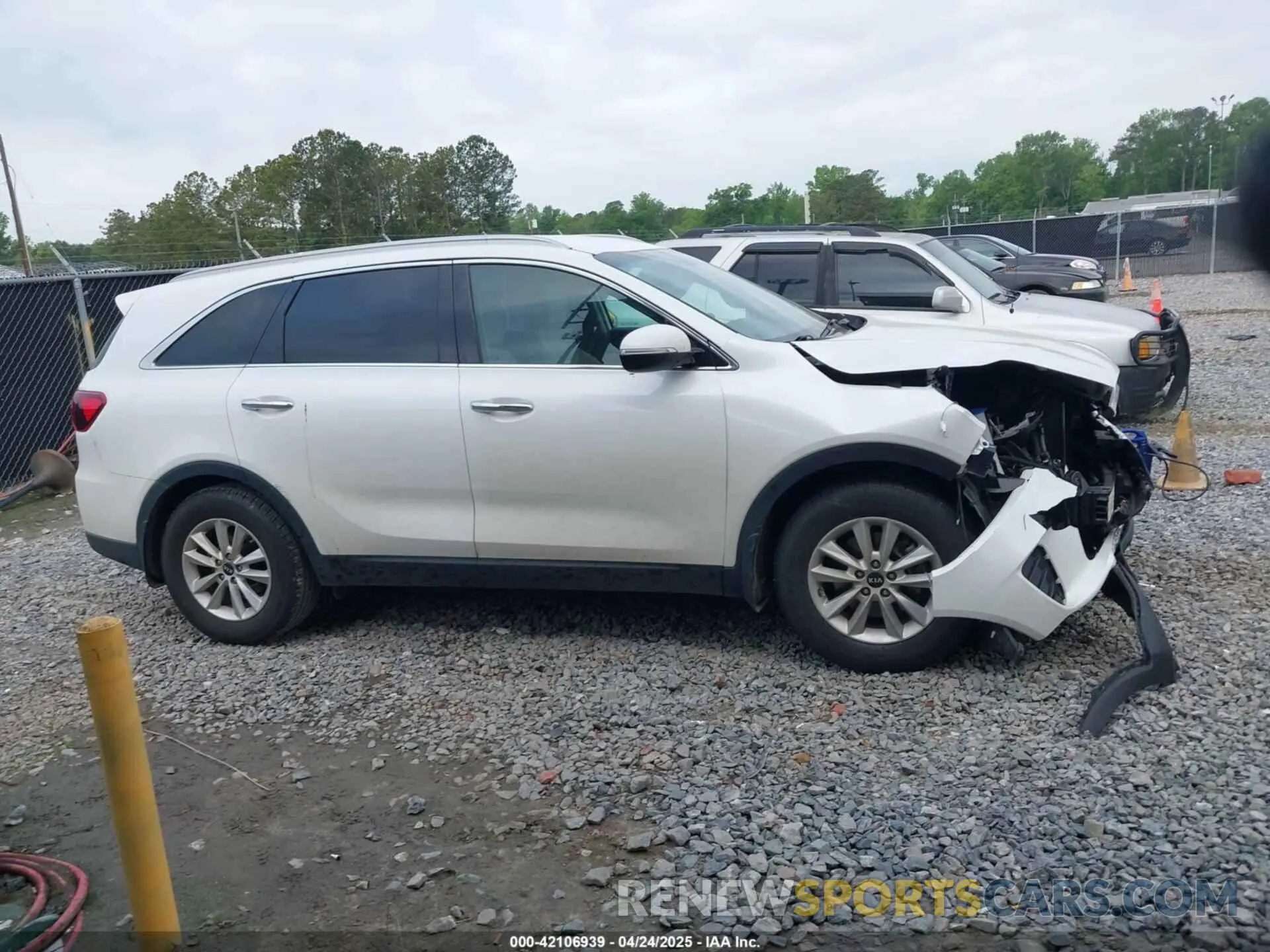 13 Photograph of a damaged car 5XYPG4A30LG635793 KIA SORENTO 2020