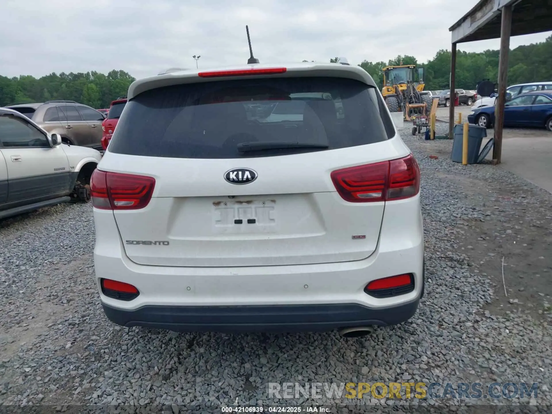 16 Photograph of a damaged car 5XYPG4A30LG635793 KIA SORENTO 2020