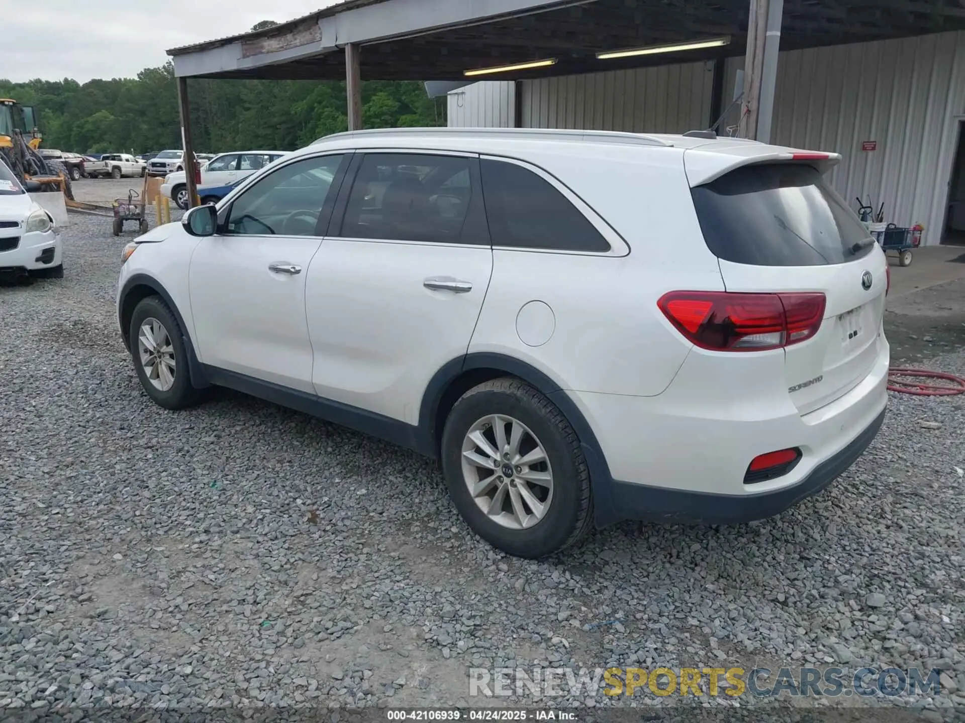 3 Photograph of a damaged car 5XYPG4A30LG635793 KIA SORENTO 2020