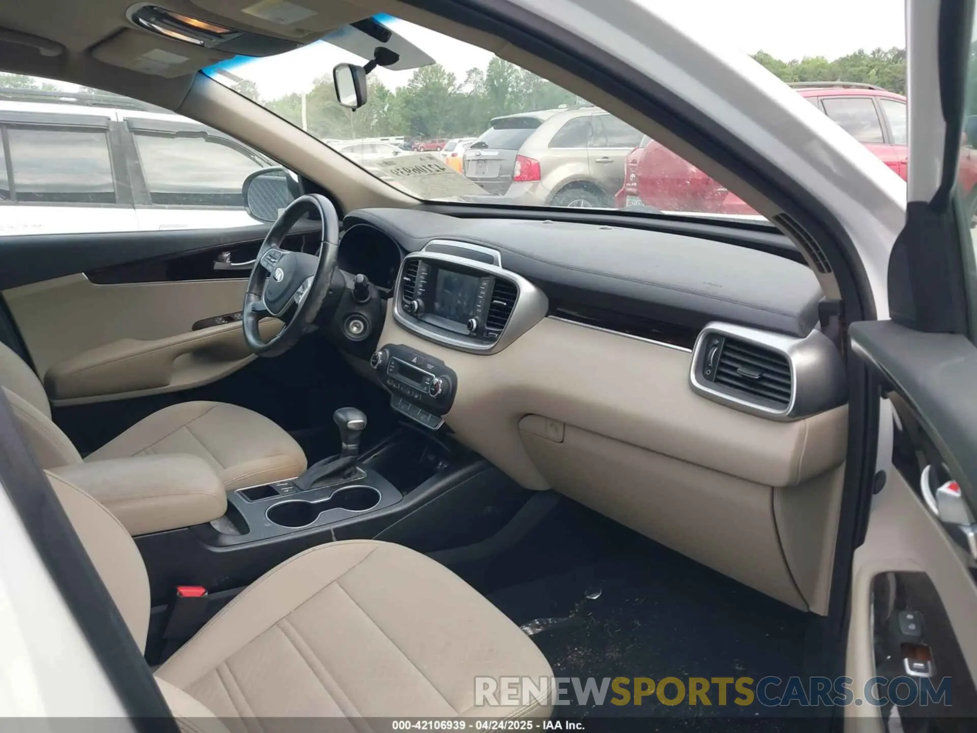 5 Photograph of a damaged car 5XYPG4A30LG635793 KIA SORENTO 2020
