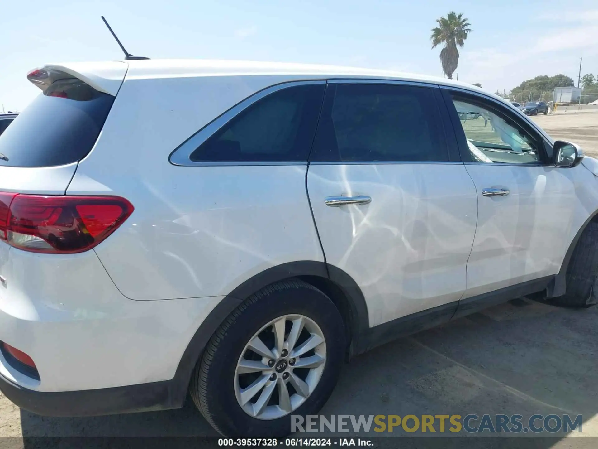 14 Photograph of a damaged car 5XYPG4A30LG642033 KIA SORENTO 2020