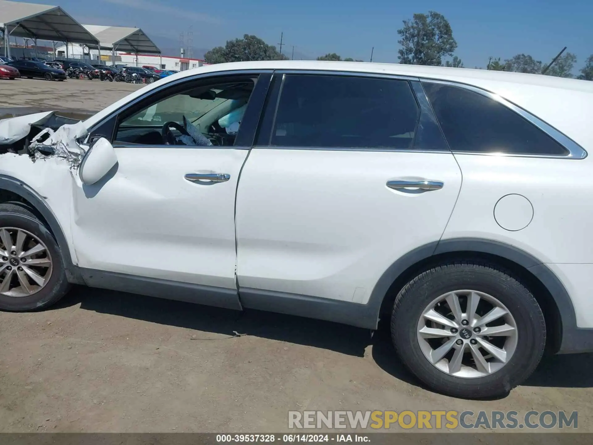 15 Photograph of a damaged car 5XYPG4A30LG642033 KIA SORENTO 2020