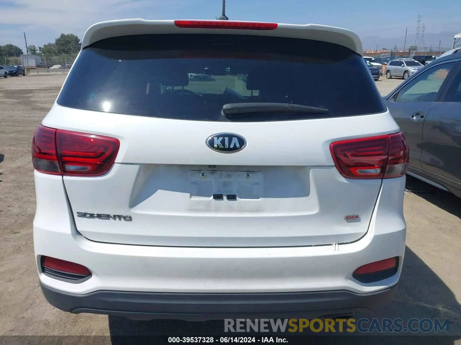 17 Photograph of a damaged car 5XYPG4A30LG642033 KIA SORENTO 2020