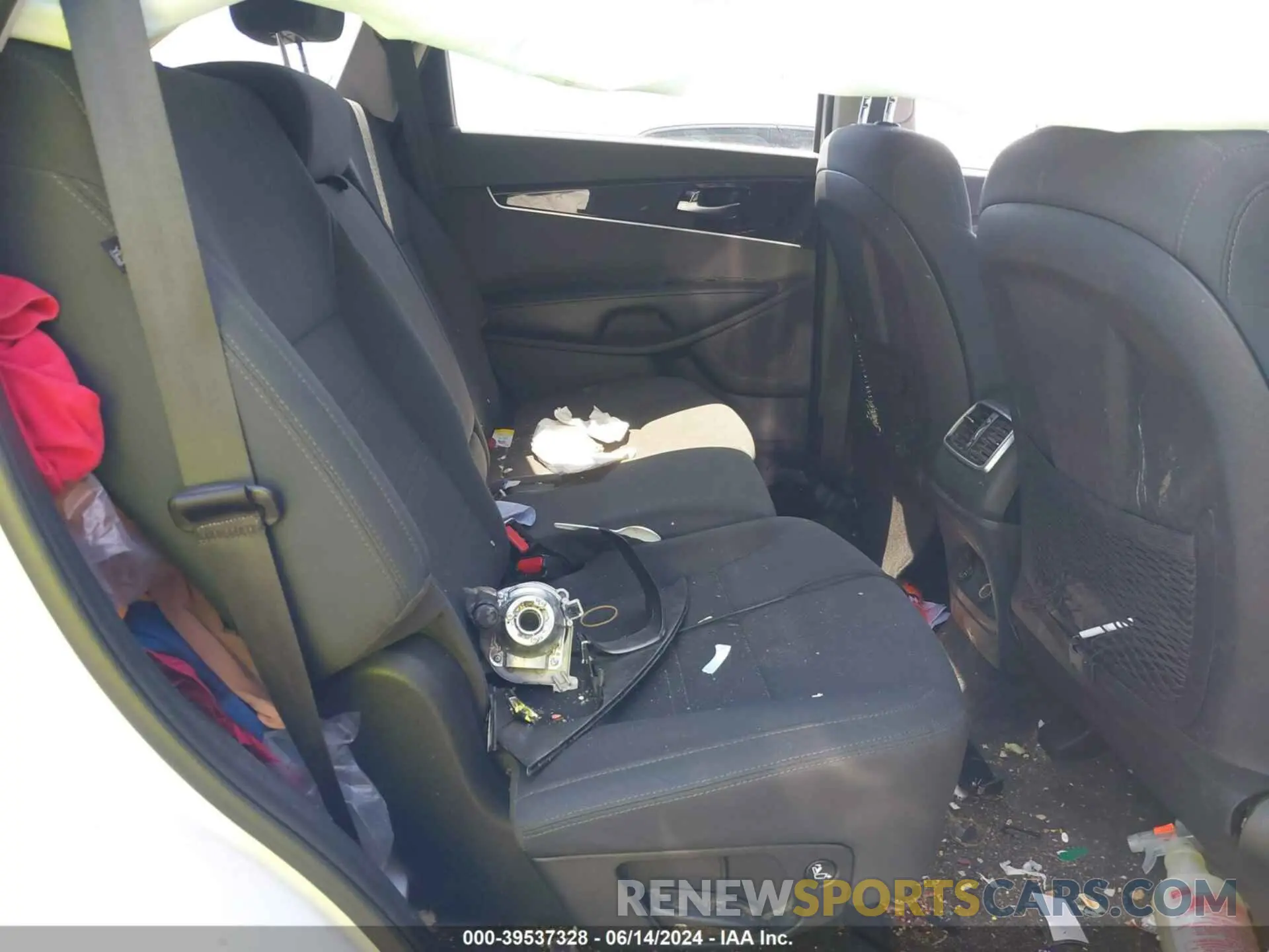8 Photograph of a damaged car 5XYPG4A30LG642033 KIA SORENTO 2020