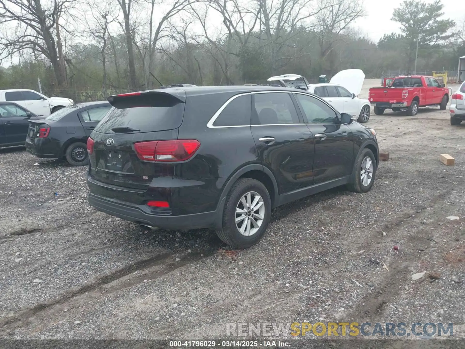 4 Photograph of a damaged car 5XYPG4A30LG644669 KIA SORENTO 2020