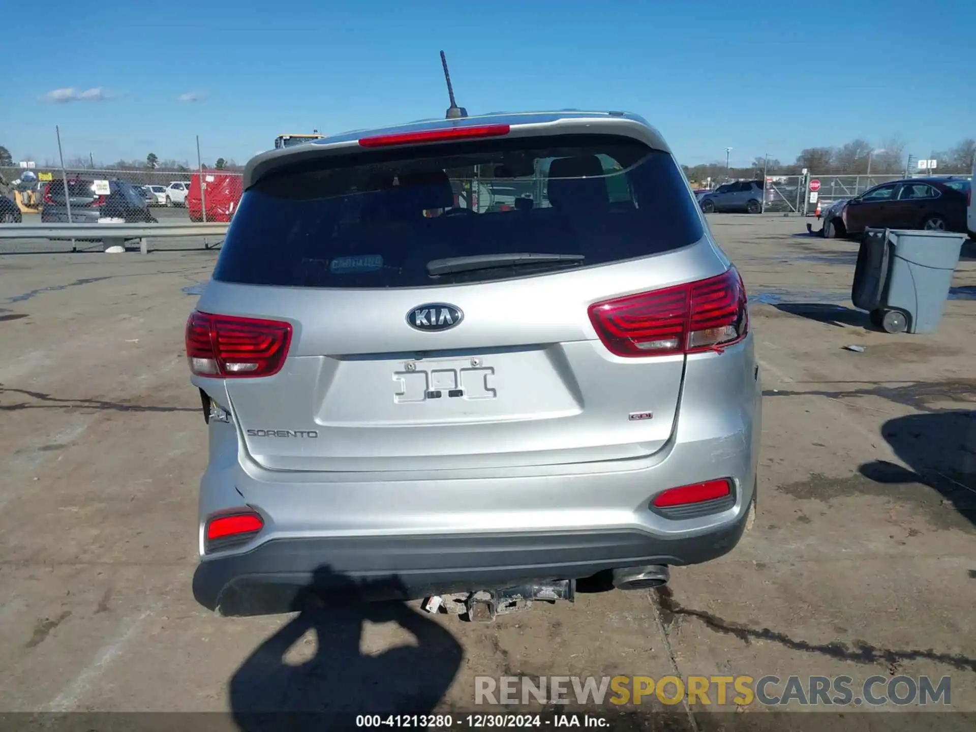 16 Photograph of a damaged car 5XYPG4A30LG656529 KIA SORENTO 2020