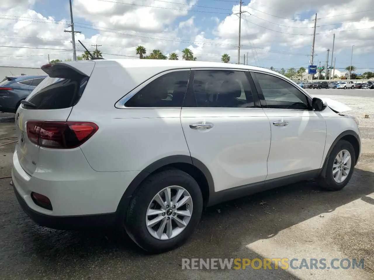 3 Photograph of a damaged car 5XYPG4A30LG661293 KIA SORENTO 2020