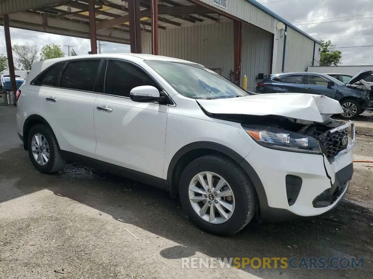 4 Photograph of a damaged car 5XYPG4A30LG661293 KIA SORENTO 2020