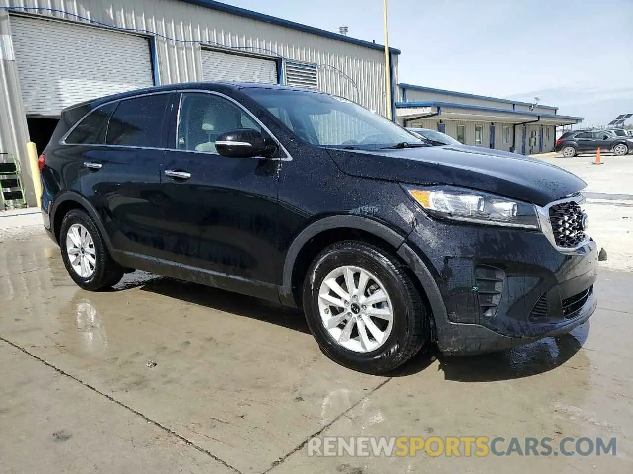 4 Photograph of a damaged car 5XYPG4A30LG680877 KIA SORENTO 2020