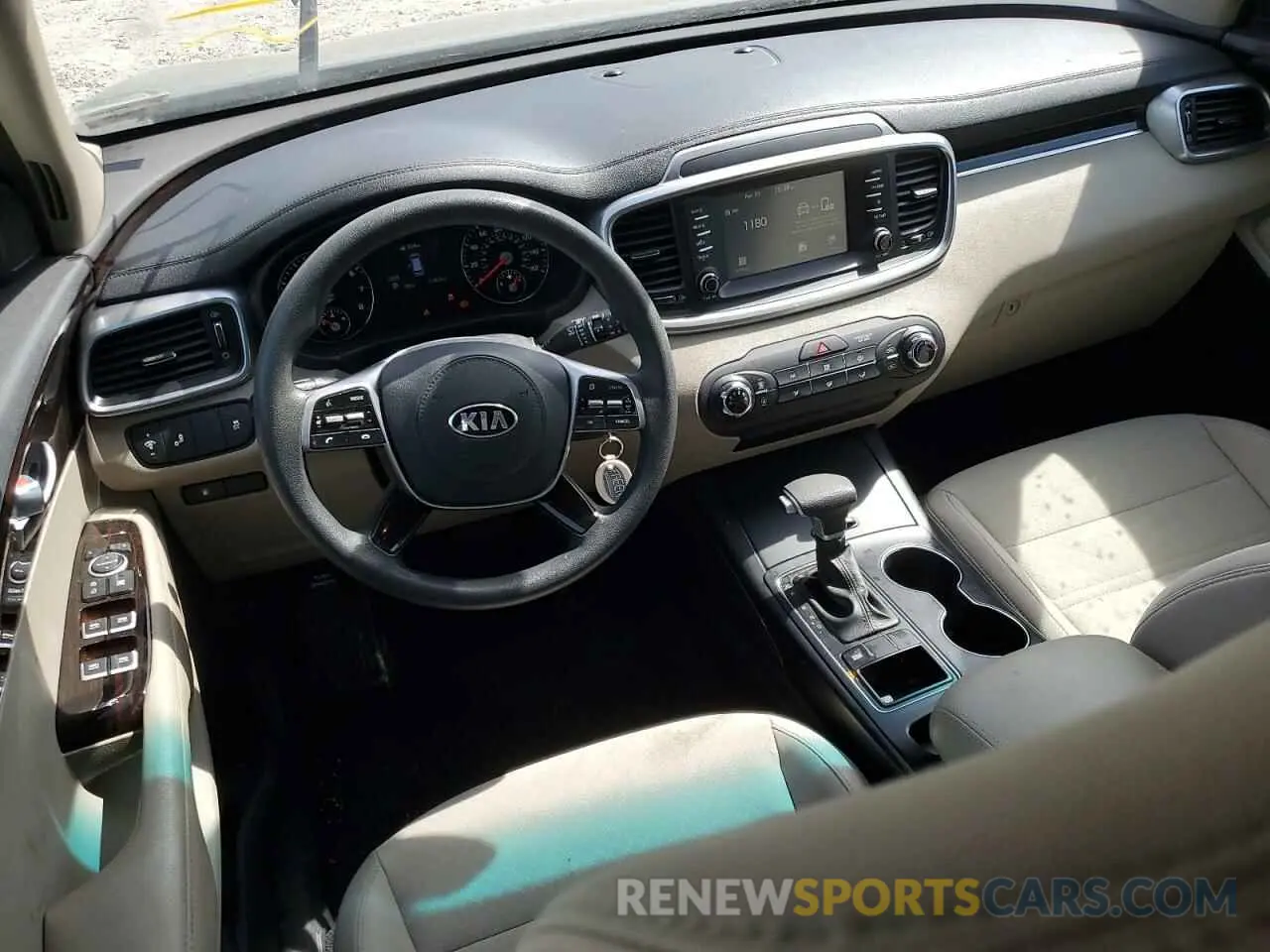 8 Photograph of a damaged car 5XYPG4A30LG680877 KIA SORENTO 2020